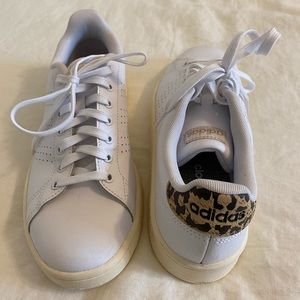 Never worn Adidas Confort Cloudfoam Sneakers